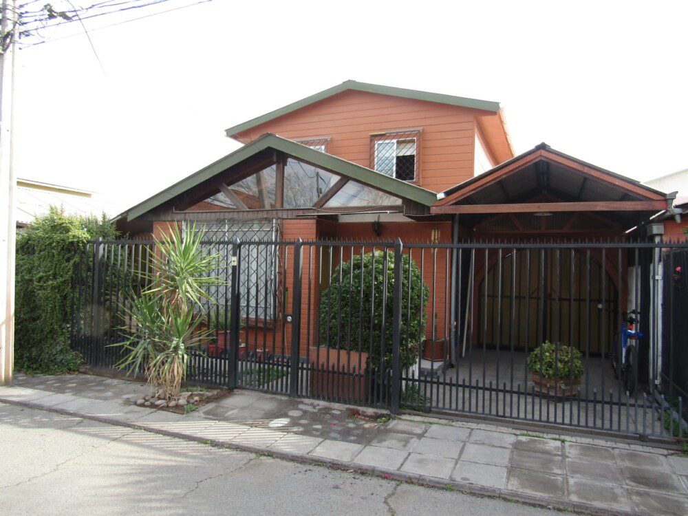 Casa ubicada en barrio Las Rosas, Maipú