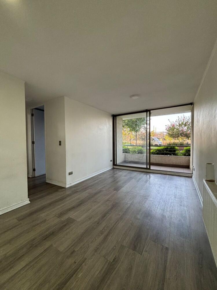 Departamento en primer piso en Condominio Pajaritos del Parque, Maipu