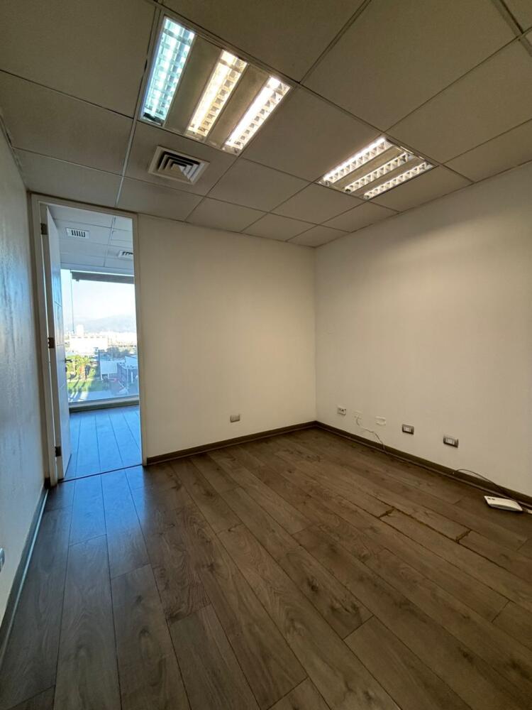 Oficina en arriendo a pasos de metro San Alberto Hurtado